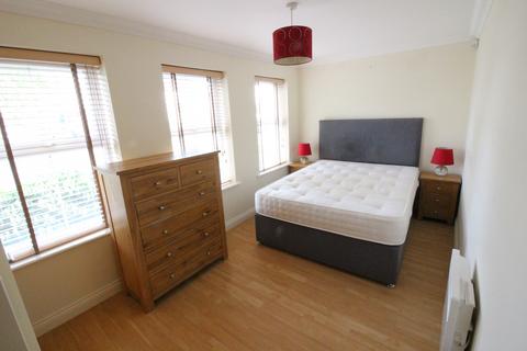 2 bedroom flat to rent, Longfellow Road, Worcester Park KT4