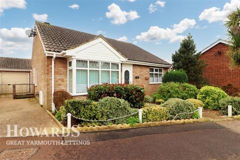 3 bedroom bungalow to rent, Rogers Close, Hopton