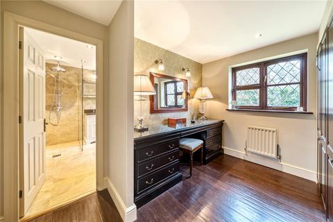 2 Caerleon Close, Hindhead, GU26 6PL