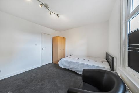 Studio to rent, Maygrove Road London NW6