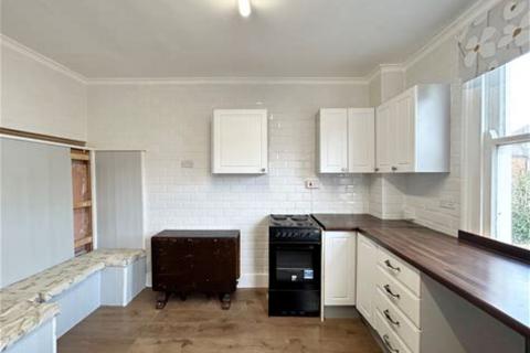 2 bedroom flat to rent, Wilton Road, Bexhill-on-Sea TN40