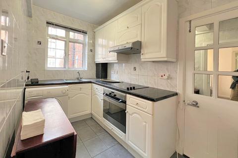 1 bedroom flat to rent, Latymer Court, Hammersmith Road, London, W6