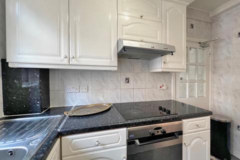 1 bedroom flat to rent, Latymer Court, Hammersmith Road, London, W6