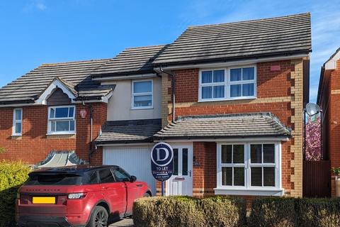 3 bedroom semi-detached house to rent, Bluebell Way, Thatcham RG18
