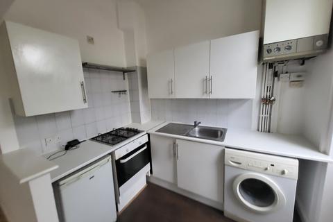 2 bedroom flat to rent, Addiscombe Road,  Croydon, CR0