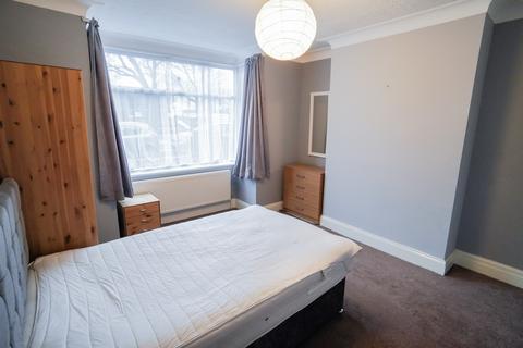 1 bedroom flat to rent, Old Lane, Beeston, Leeds, LS11