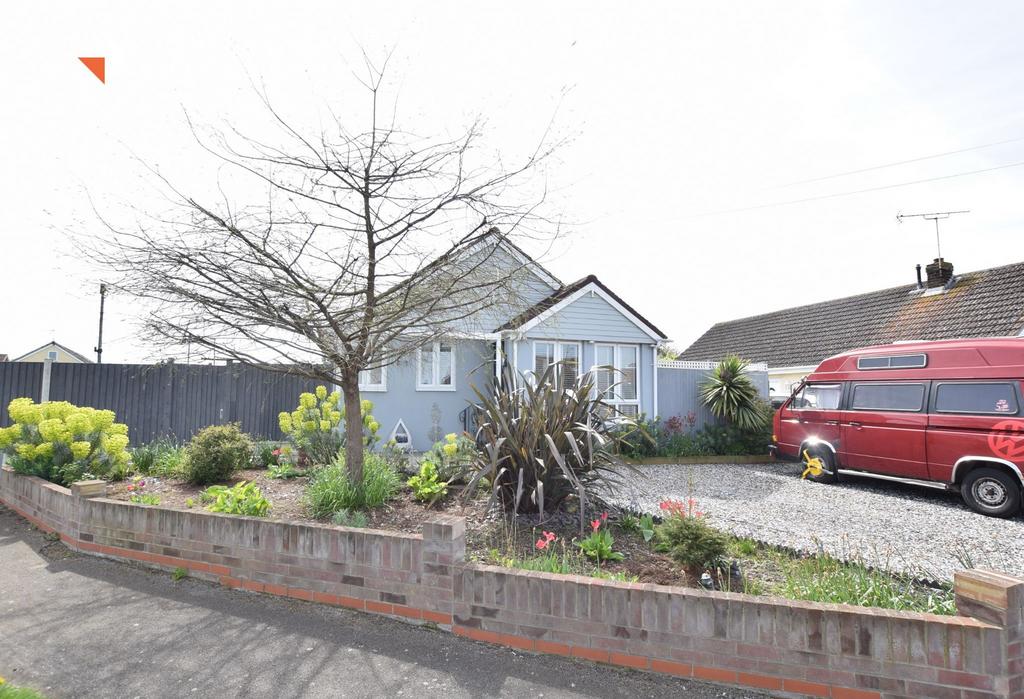 Hawthorn Road, ClactononSea 1 bed detached bungalow for sale £255,000