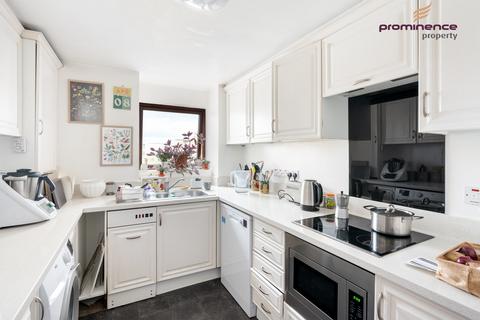 3 bedroom flat for sale, Kingsway, Hove BN3