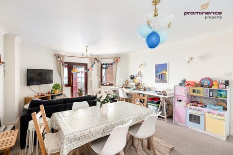 3 bedroom flat for sale, Kingsway, Hove BN3