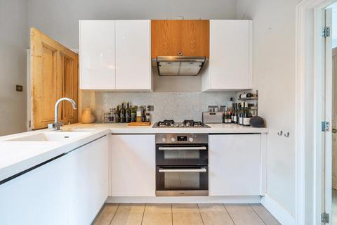 35 Ruskin Walk, London, SE24 9NA
