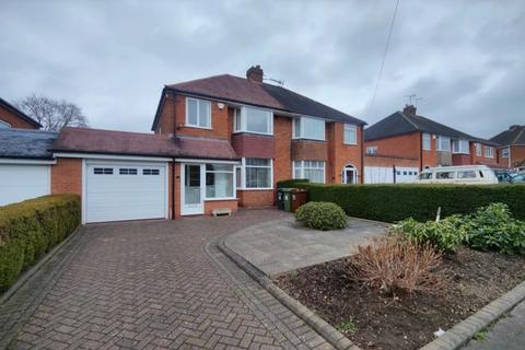 3 bedroom semi-detached house to rent, Windsor Drive, Solihull B92