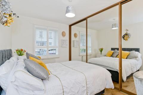 2 bedroom ground floor flat for sale, 21/2 Elbe Street, Leith, Edinburgh, EH6 7HJ
