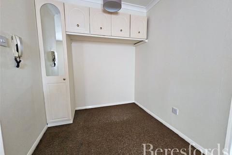 67 Vignoles Road, Romford, RM7 0DU