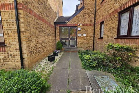 67 Vignoles Road, Romford, RM7 0DU