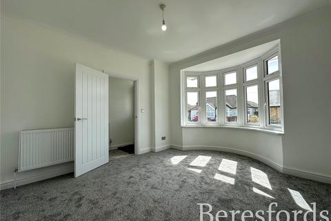3 bedroom bungalow for sale, Central Drive, Hornchurch, RM12