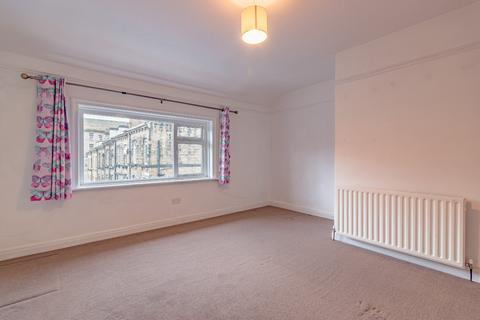 3 Hillside Road, Bingley, BD16 4BW