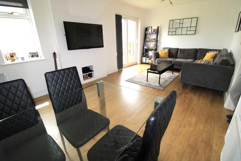 2 bedroom apartment for sale, Avon Road, Upminster RM14