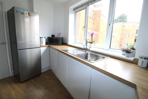 2 bedroom apartment for sale, Avon Road, Upminster RM14