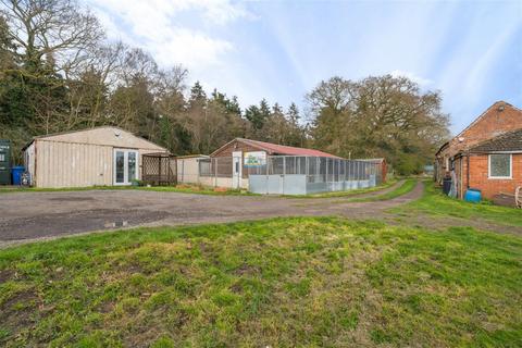 3 bedroom equestrian property for sale, caistor road, Middle Rasen, Market Rasen, LN8 3JE