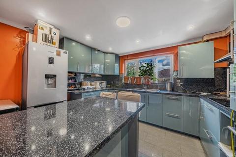 4 bedroom flat for sale, 197B Seely Road, London, SW17 9RA