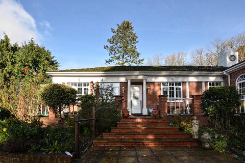 2 bedroom bungalow for sale, Sunningdale Estate, Worcester WR6