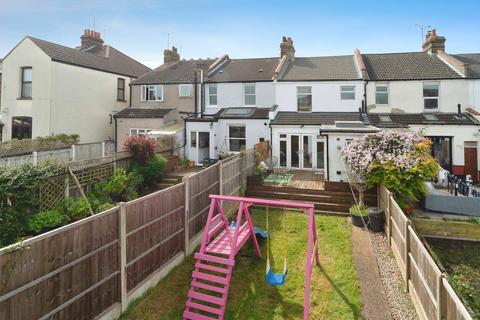 3 bedroom terraced house for sale, Southborough Drive, Westcliff-on-sea, SS0