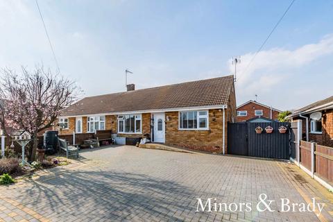 4 bedroom semi-detached bungalow for sale, Fern Avenue, Oulton