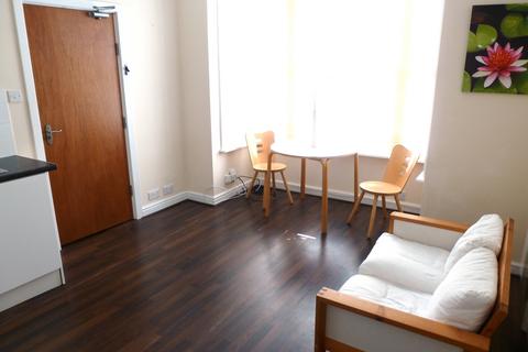 1 bedroom apartment to rent, Armley Ridge Road, Leeds LS12