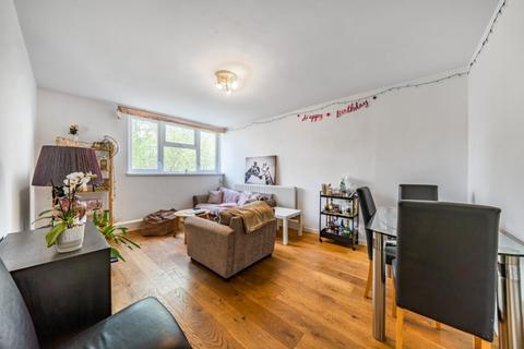 3 bedroom flat to rent, Wayford Street London SW11