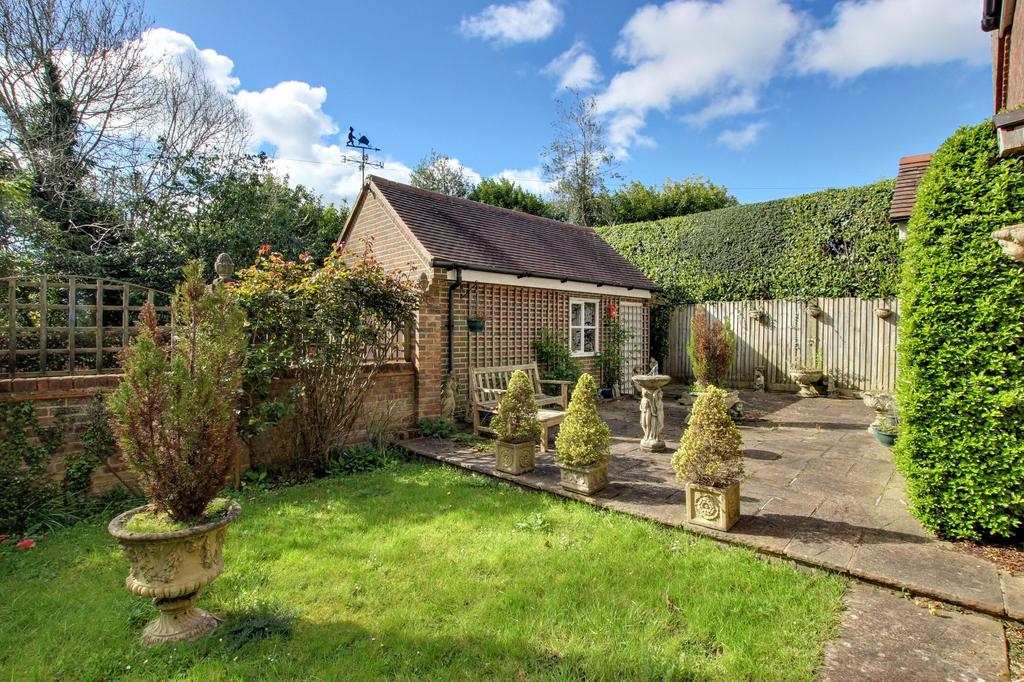 Fox Hill, Haywards Heath, RH16 3 bed property for sale £500,000