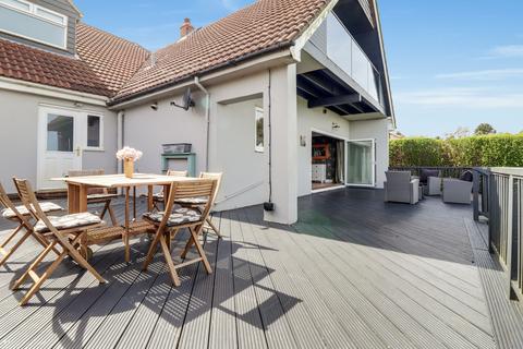 32 Cauldham Lane, Capel Le Ferne, Folkestone, CT18 7HG