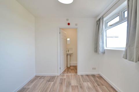 1 bedroom apartment to rent, Staple Hill Road, Downend