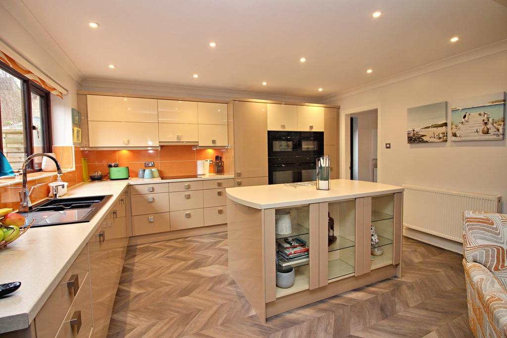 Fitted Kitchen