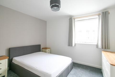 2 bedroom flat to rent, Blandfield, Bonnington, Edinburgh, EH7