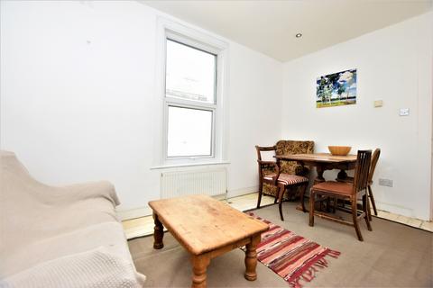2 bedroom flat to rent, Northlands Street London SE5