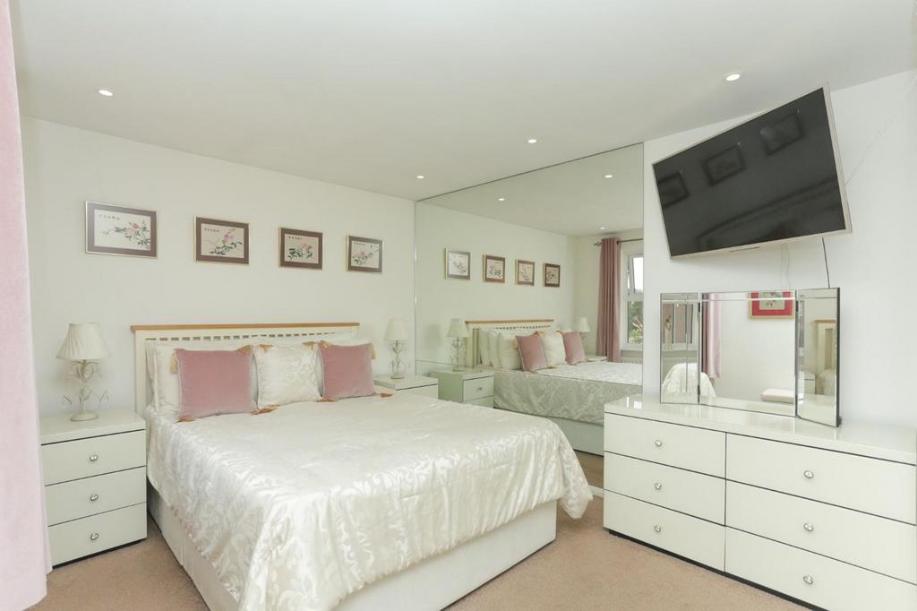 6 Cliffside Drive. Broadstairs-59.jpg