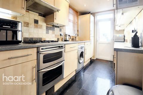15 Lowlands Road, Aveley, South Ockendon, RM15 4ED