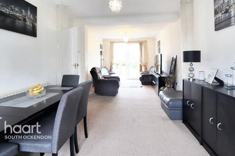 15 Lowlands Road, Aveley, South Ockendon, RM15 4ED