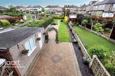 15 Lowlands Road, Aveley, South Ockendon, RM15 4ED