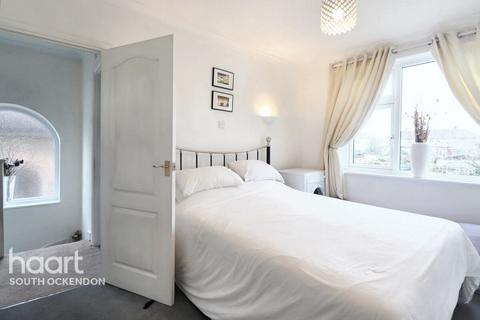 15 Lowlands Road, Aveley, South Ockendon, RM15 4ED