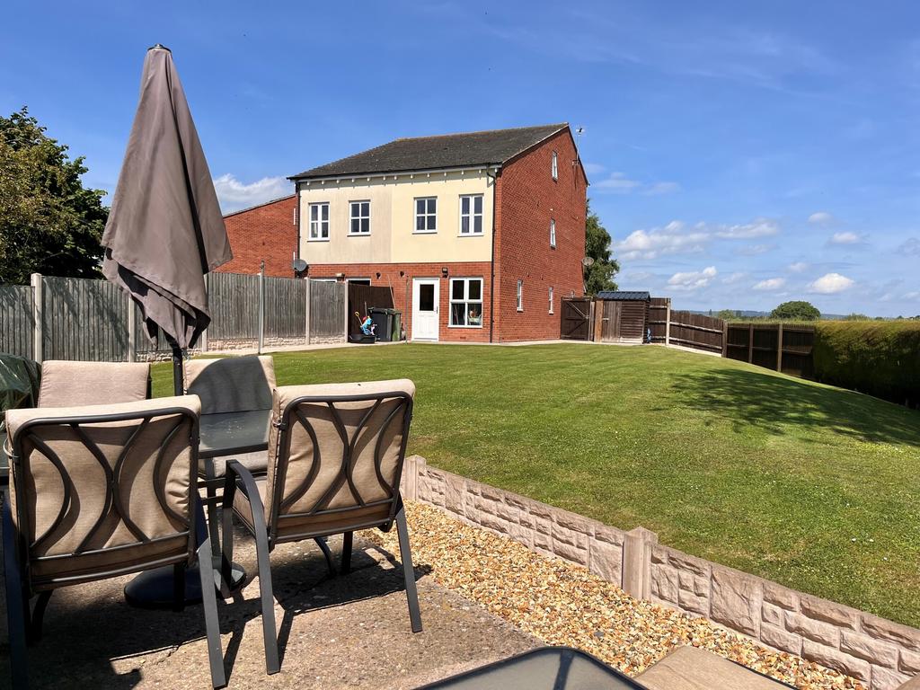 Leominster HR6 3 bed semidetached house for sale £235,000
