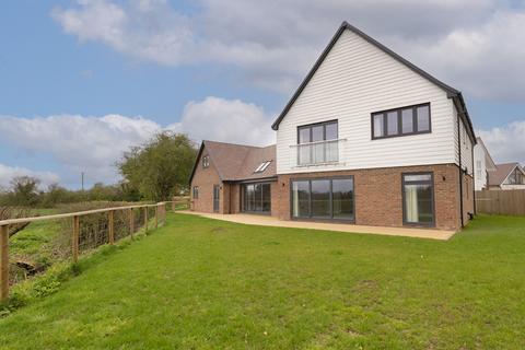 5 bedroom detached house for sale, Warmlake Orchard, Sutton Valence, Maidstone, Kent, ME17 3TU