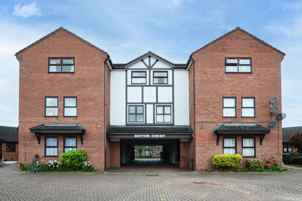 Worcester WR5 2 bed apartment for sale £165,000