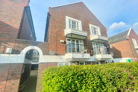 3 bedroom townhouse for sale, Barge House Road, London E16