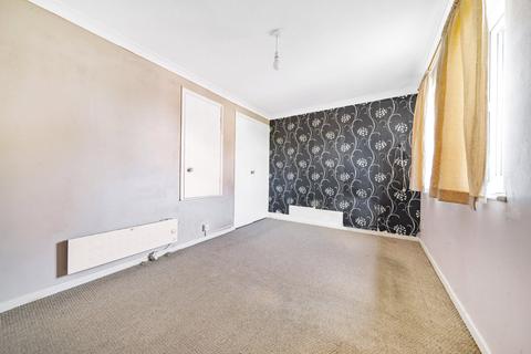 25 Ashbury Crescent, Guildford, GU4 7HG