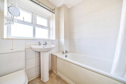 25 Ashbury Crescent, Guildford, GU4 7HG