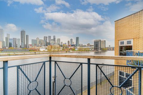 2 bedroom flat for sale, Quay View Apartments, Isle of Dogs E14