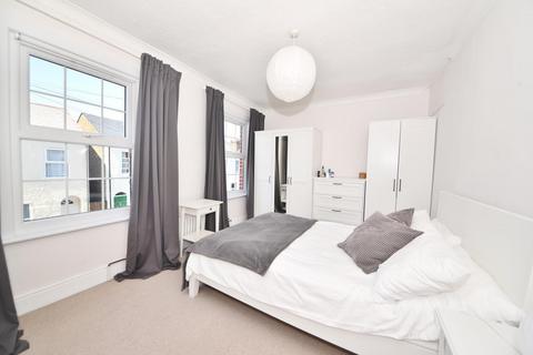 22 Warwick Road, Twickenham, TW2 6SW