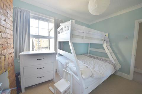 22 Warwick Road, Twickenham, TW2 6SW