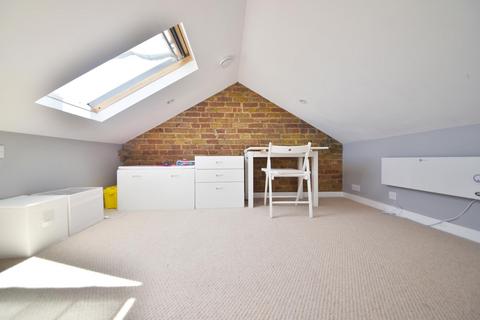 22 Warwick Road, Twickenham, TW2 6SW